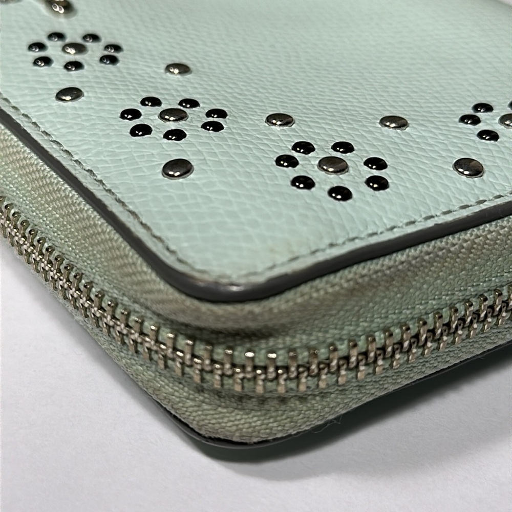 *RARE* COACH Border Stud Accordion Zip Wallet - Picture 5 of 16